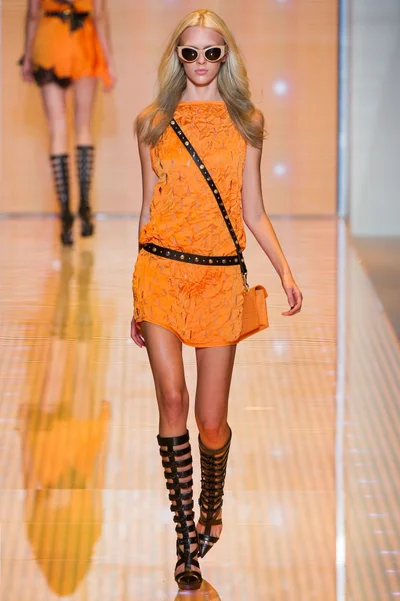 Look 10
